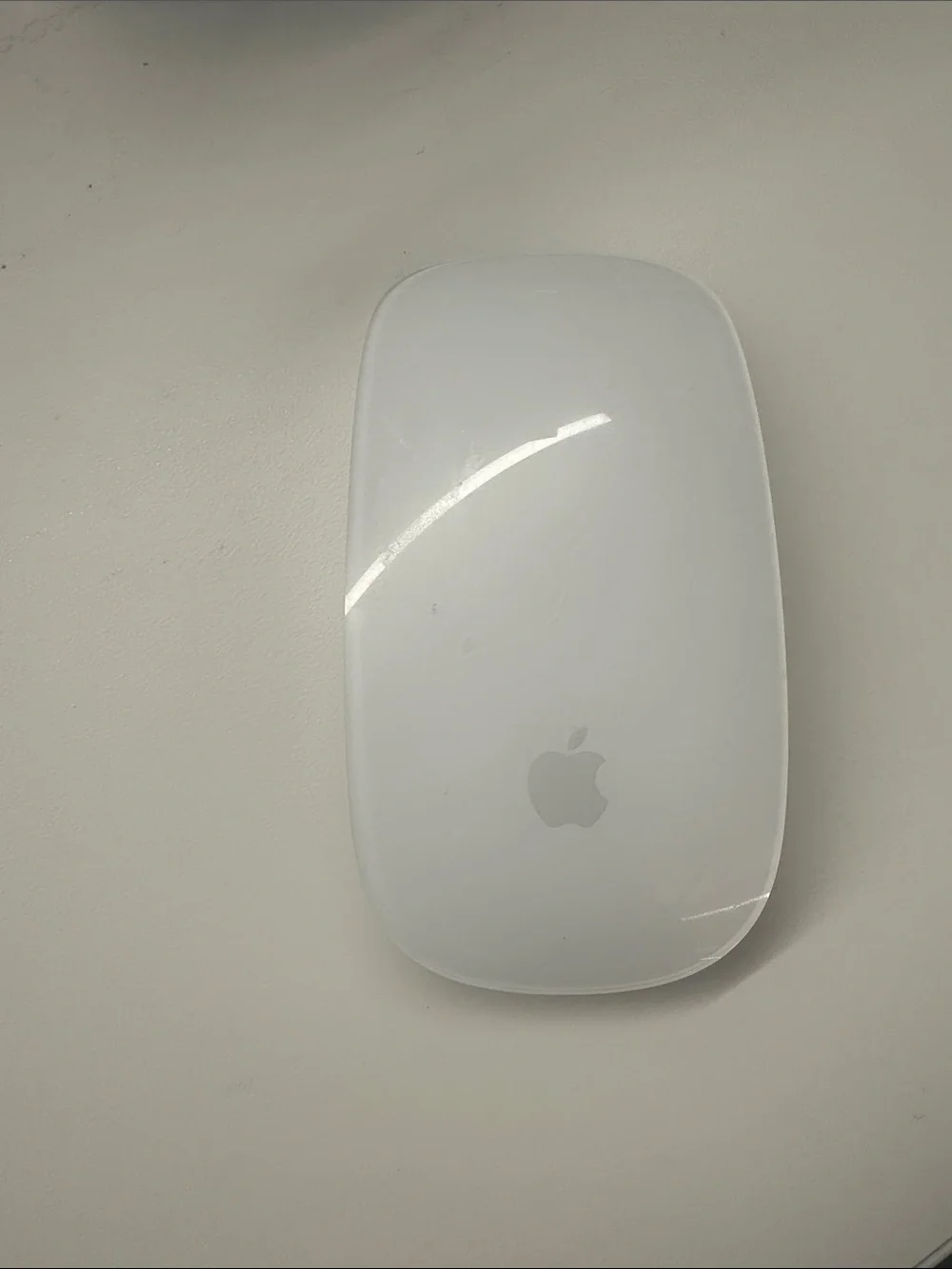 Apple White Magic Mouse - Multi-Touch Bluetooth Mouse
